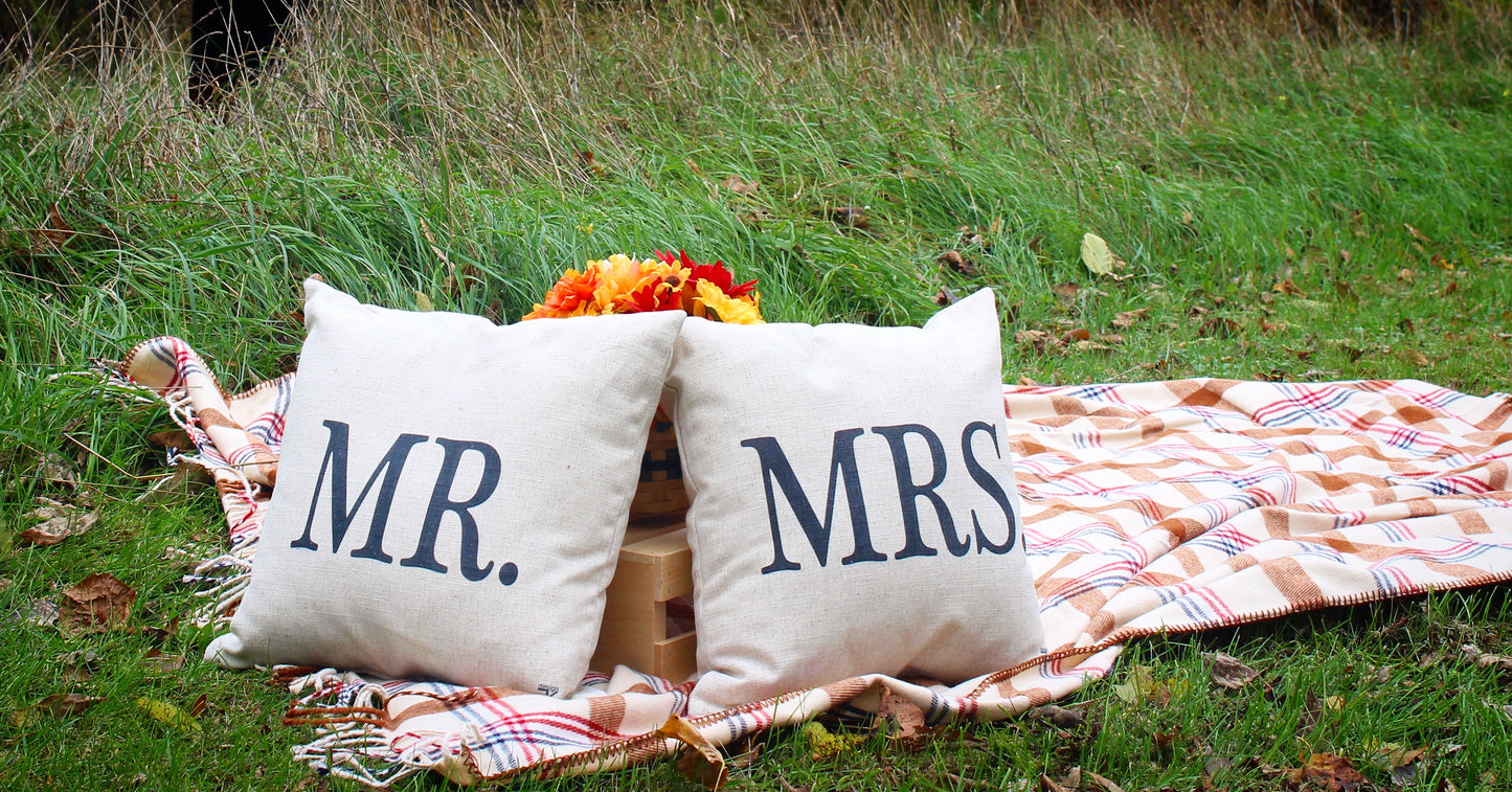 Mr. & Mrs. Pillow Set